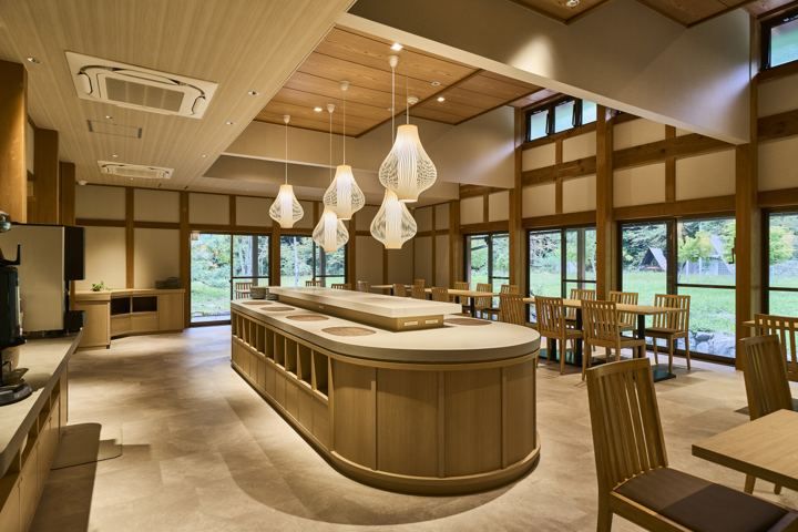 ビュッフェ台と店内